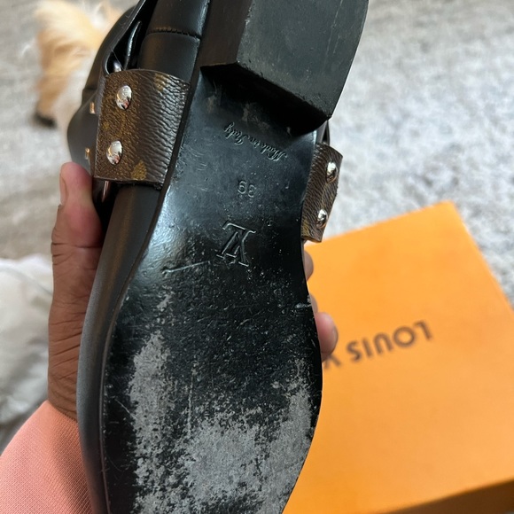 Comfy Louis Vuitton Booties. Excellent condition - Picture 3 of 7